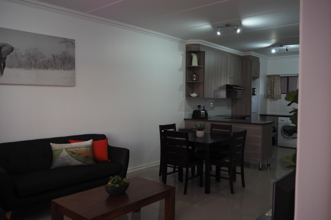 Or Tambo Self Catering Apartments, The Willows Boksburg Zewnętrze zdjęcie