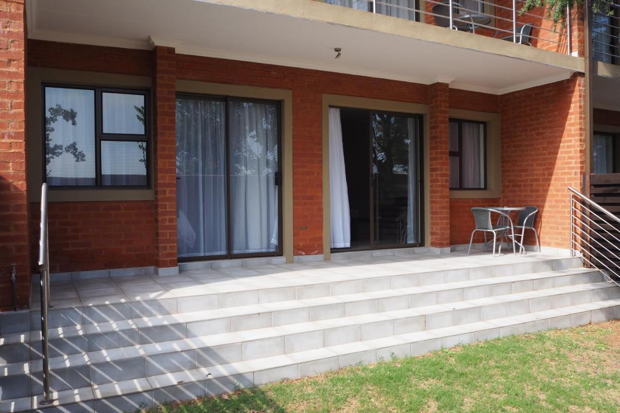Or Tambo Self Catering Apartments, The Willows Boksburg Zewnętrze zdjęcie