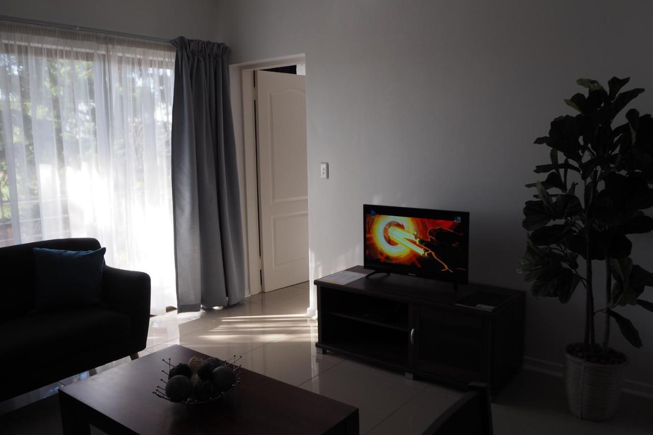 Or Tambo Self Catering Apartments, The Willows Boksburg Zewnętrze zdjęcie