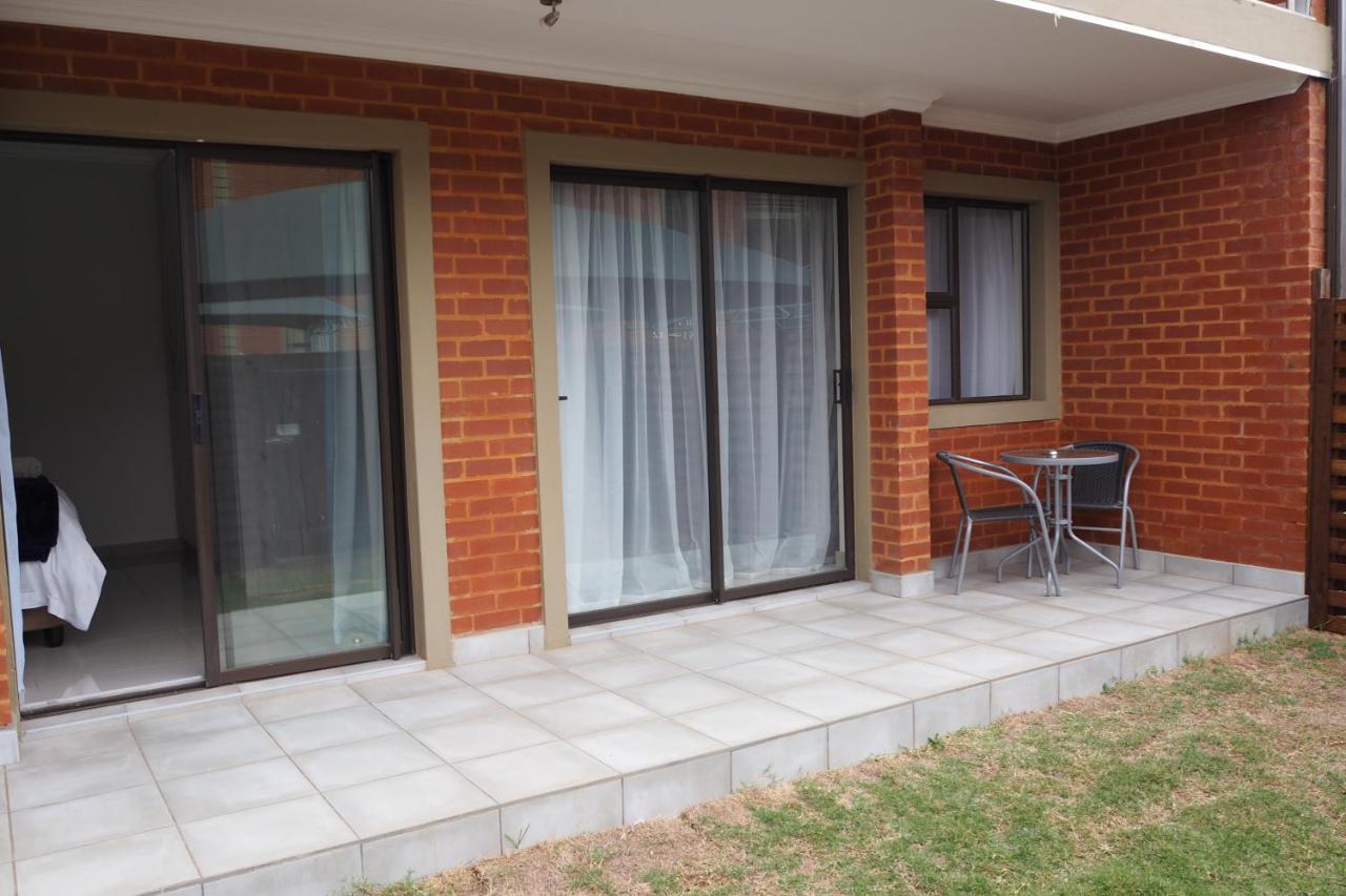 Or Tambo Self Catering Apartments, The Willows Boksburg Zewnętrze zdjęcie