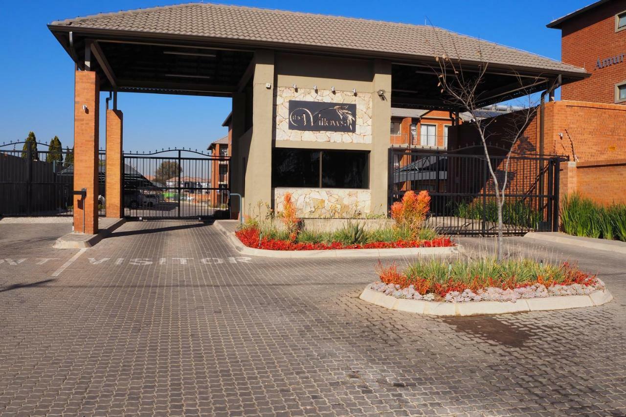 Or Tambo Self Catering Apartments, The Willows Boksburg Zewnętrze zdjęcie
